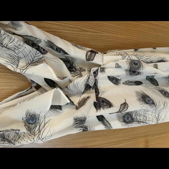 ONE SIX ONE – Ruffle Trim Feather Printed Wrap Dress - Size Extra Small - Picture 4 of 5